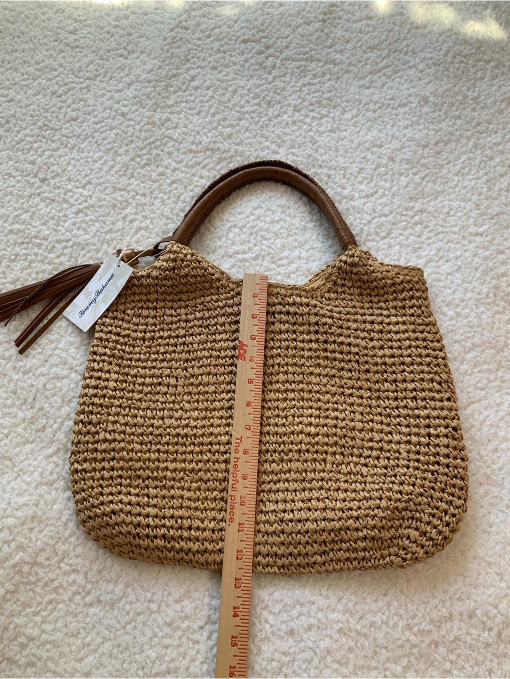 NWT Tommy Bahama Tan Raffia Straw Hobo Tote Bag W/ Leather Handles Tassel Charm - Picture 4 of 7